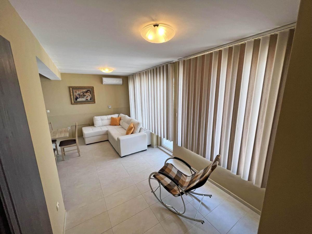 Valemar Apartments Pomorie Eksteriør bilde