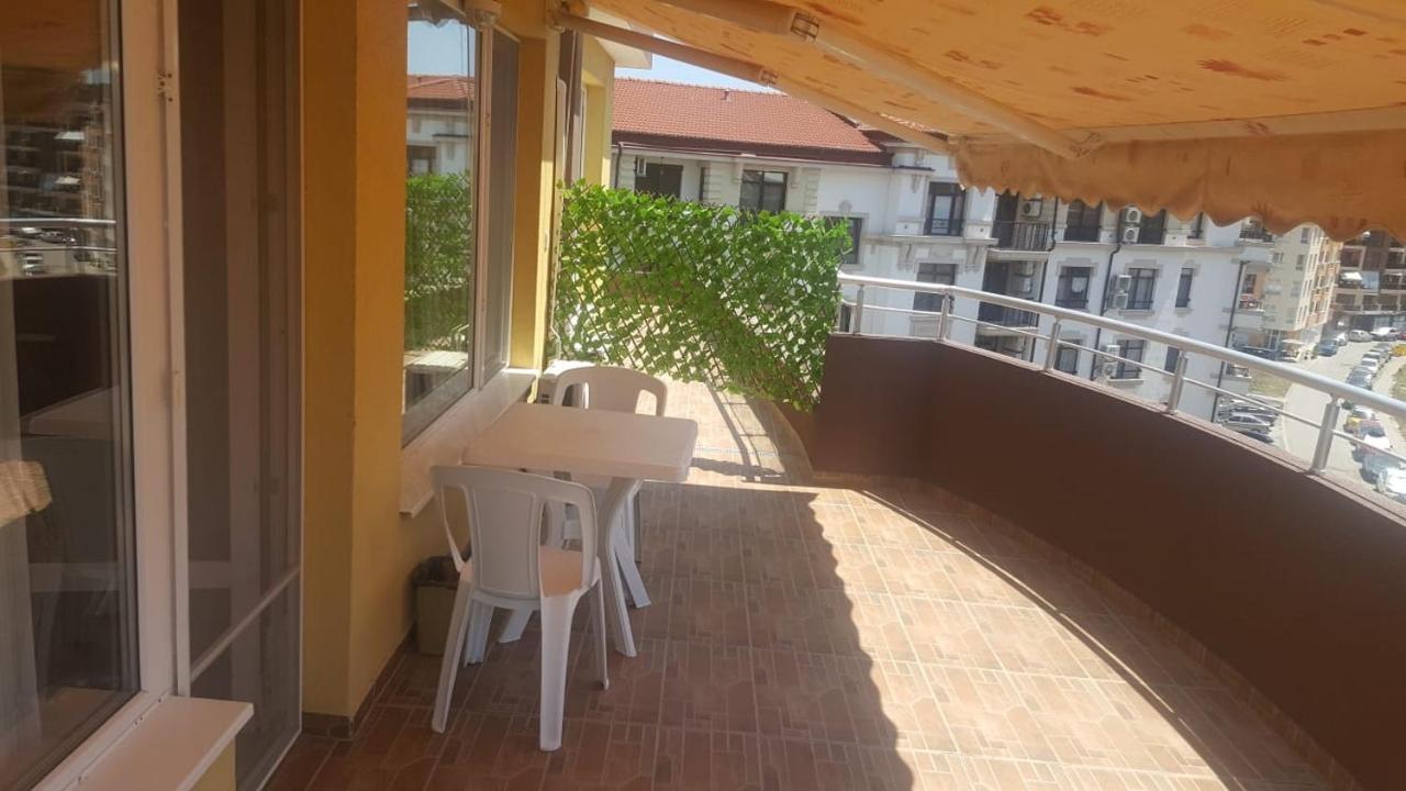 Valemar Apartments Pomorie Eksteriør bilde